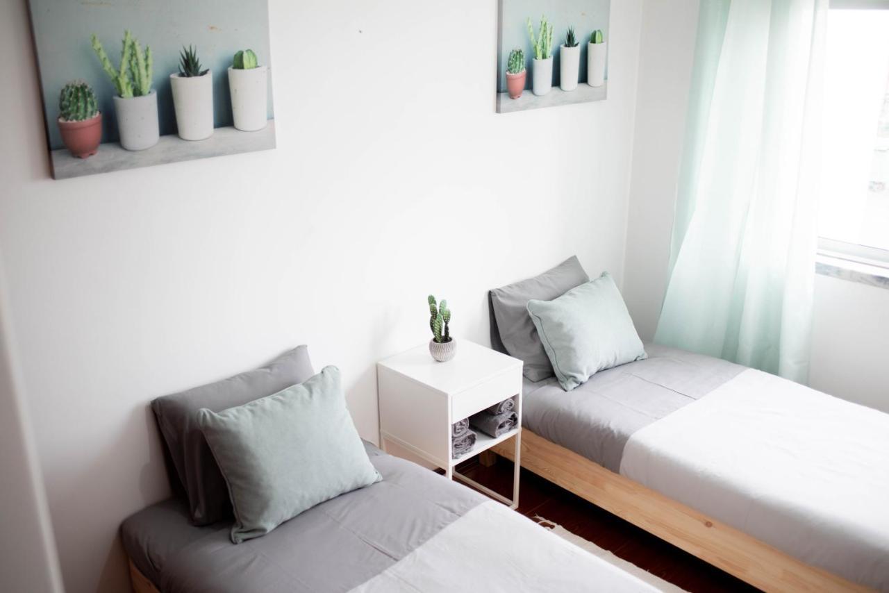 Baleal Surf Emotions Hostel ภายนอก รูปภาพ